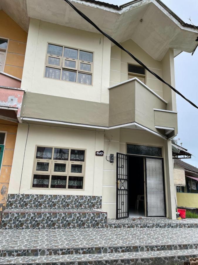Villa Bukit Indah Berastagi Buitenkant foto